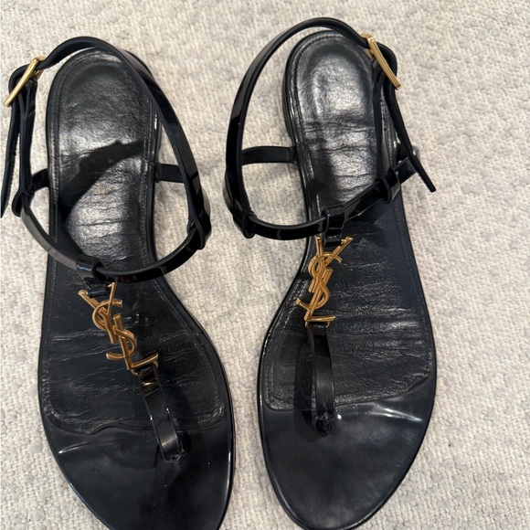CASSANDRA SANDALS IN PATENT LEATHER
BLACK size 39